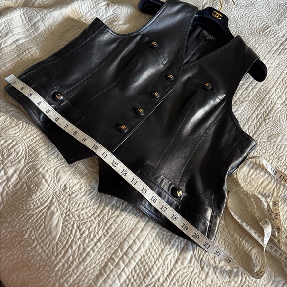 SOLD! Vintage Chanel 1992 black leather vest estimated size 46/48/50 - Picture 11 of 13